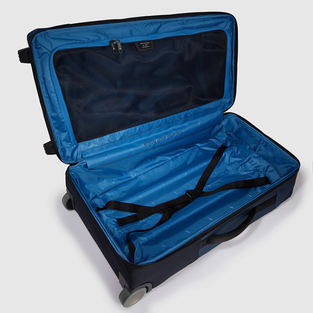 Corner 2.0 travel bag with wheels made of recycled fabric Blue