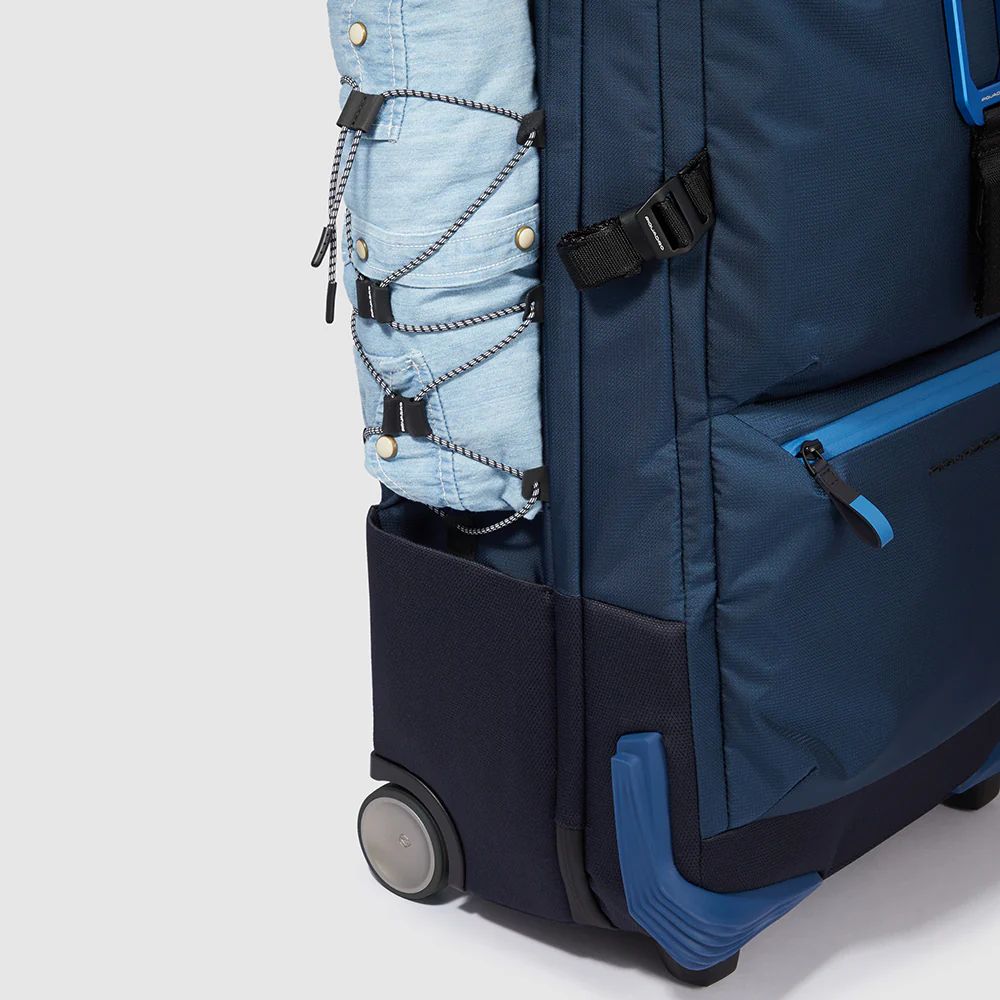 Corner 2.0 travel bag with wheels made of recycled fabric Blue