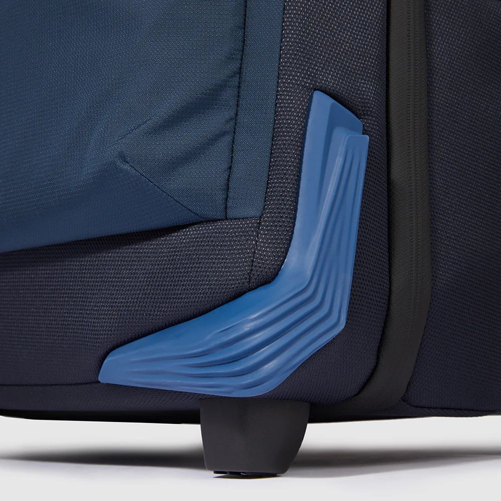 Corner 2.0 travel bag with wheels made of recycled fabric Blue