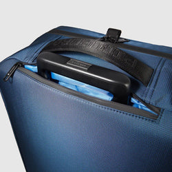 Corner 2.0 travel bag with wheels made of recycled fabric Blue