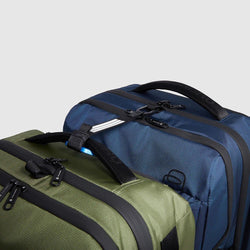 Corner 2.0 suitcase with laptop compartment 17.3 inches blue